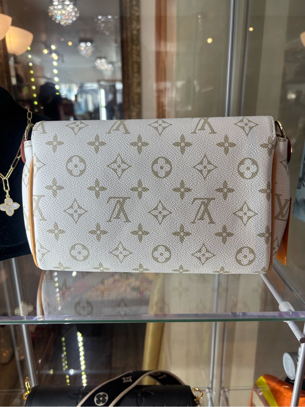 Monogram Favorite MM - Picture 7 of 8
